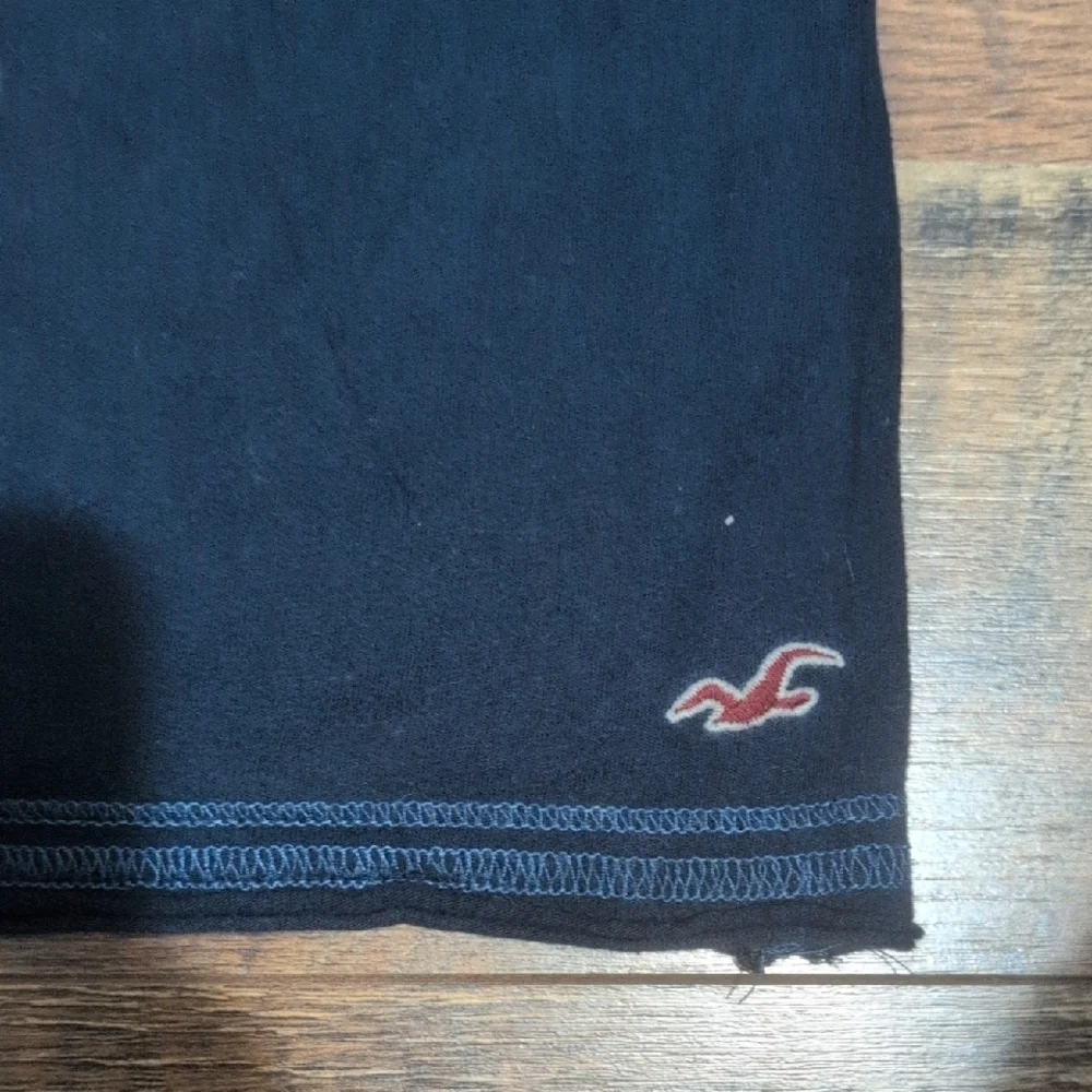 Hollister Navy Blue Floral Women's Tee - Picture 3 of 4